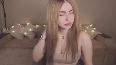 Snapshot of violettaotis chatting on 13, 11, 2025 ViolettaOtis online show from 13, 11, 2025