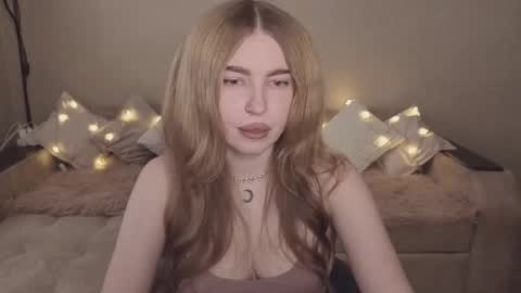 Snapshot of violettaotis chatting on 18, 11, 2025 ViolettaOtis online show from 18, 11, 2025