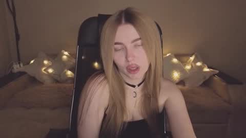 Snapshot of violettaotis chatting on 22, 11, 2025 ViolettaOtis online show from 22, 11, 2025