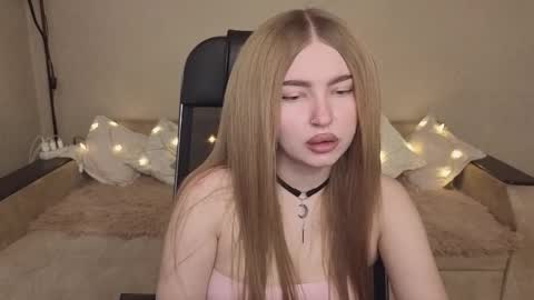 Snapshot of violettaotis chatting on 24, 11, 2025 ViolettaOtis online show from 24, 11, 2025