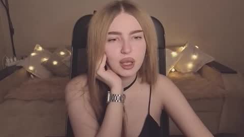 Snapshot of violettaotis chatting on 28, 11, 2025 ViolettaOtis online show from 28, 11, 2025