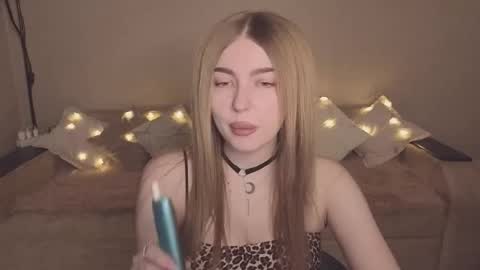 Snapshot of violettaotis chatting on 29, 11, 2025 ViolettaOtis online show from 29, 11, 2025