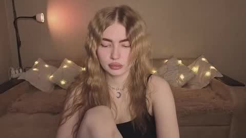 ViolettaOtis online show from 5, 3, 2026