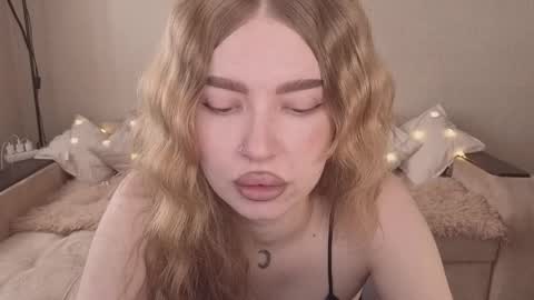 Snapshot of violettaotis chatting on 4, 4, 2026 ViolettaOtis online show from 4, 4, 2026
