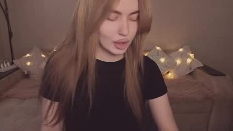 Snapshot of violettaotis chatting on 7, 4, 2026 ViolettaOtis online show from 7, 4, 2026