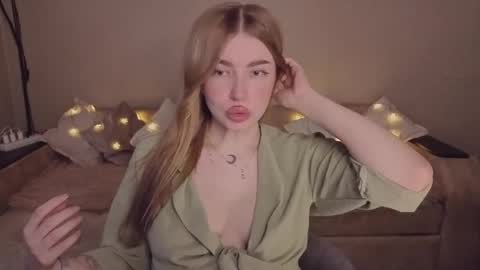 Snapshot of violettaotis chatting on 9, 4, 2026 ViolettaOtis online show from 9, 4, 2026