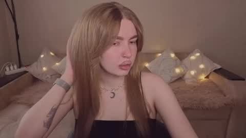 Snapshot of violettaotis chatting on 13, 4, 2026 ViolettaOtis online show from 13, 4, 2026