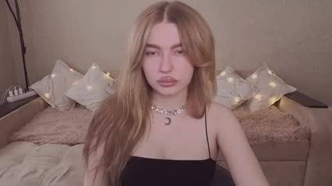 Snapshot of violettaotis chatting on 19, 4, 2026 ViolettaOtis online show from 19, 4, 2026