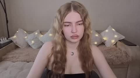 Snapshot of violettaotis chatting on 27, 4, 2026 ViolettaOtis online show from 27, 4, 2026