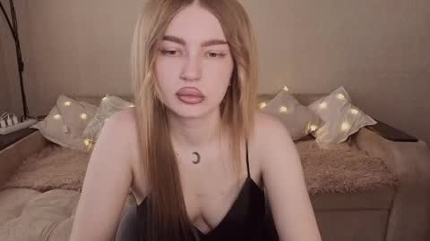 Snapshot of violettaotis chatting on 28, 4, 2026 ViolettaOtis online show from 28, 4, 2026