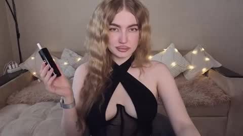 Snapshot of violettaotis chatting on 2, 5, 2026 ViolettaOtis online show from 2, 5, 2026