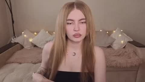 Snapshot of violettaotis chatting on 27, 5, 2026 ViolettaOtis online show from 27, 5, 2026