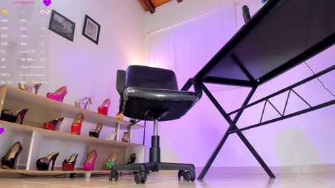 Snapshot of violettastrada chatting on 8, 2, 2025 CALL ME TATIANA online show from 8, 2, 2025