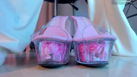 Snapshot of violettastrada chatting on 19, 11, 2025 CALL ME TATIANA online show from 19, 11, 2025