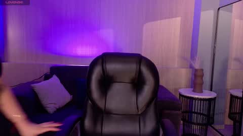 Violett Castel online show from 13, 2, 2026