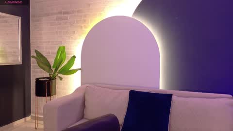 Violett Castel online show from 7, 3, 2026