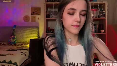 Snapshot of violettesss chatting on 4, 2, 2026 Vi Best on my Fansly online show from 4, 2, 2026