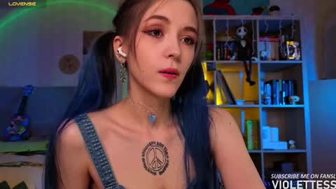 Snapshot of violettesss chatting on 19, 2, 2026 Vi Best on my Fansly online show from 19, 2, 2026