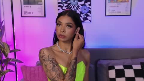 Snapshot of violettgrey_ chatting on 21, 7, 2026 Violet online show from 21, 7, 2026