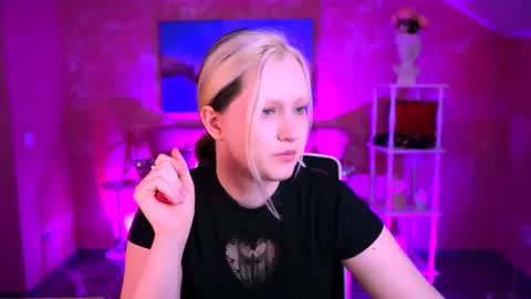 Snapshot of violettwoods chatting on 10, 6, 2026 Violett online show from 10, 6, 2026