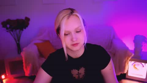 Snapshot of violettwoods chatting on 23, 6, 2026 Violett online show from 23, 6, 2026