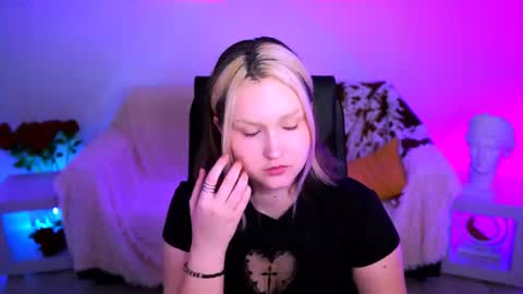 Snapshot of violettwoods chatting on 6, 7, 2026 Violett online show from 6, 7, 2026