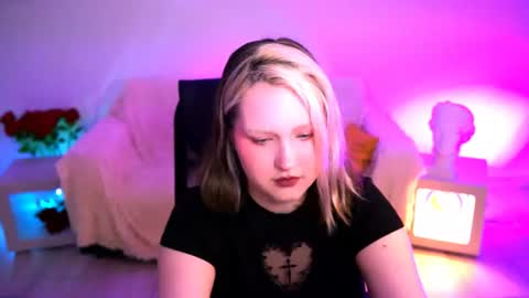 Snapshot of violettwoods chatting on 9, 7, 2026 Violett online show from 9, 7, 2026