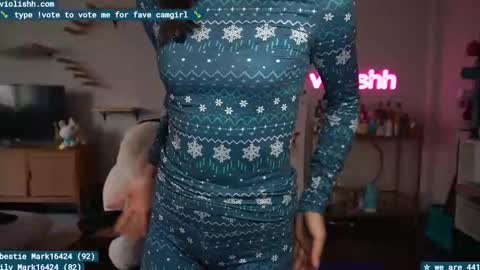 Snapshot of violishh chatting on 19, 1, 2025 follow me on twitter violishh and ig violishh  online show from 19, 1, 2025