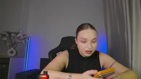 Snapshot of viollasinzz chatting on 2, 6, 2026 Violla online show from 2, 6, 2026