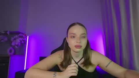 Snapshot of viollasinzz chatting on 28, 7, 2026 Violla online show from 28, 7, 2026