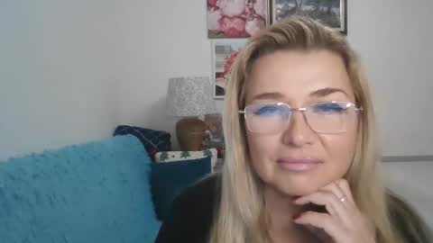 Snapshot of vionerra chatting on 15, 11, 2025 Vionerra online show from 15, 11, 2025