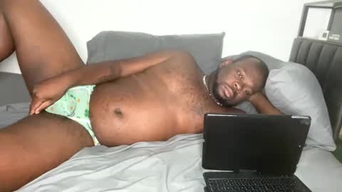 Snapshot of virgoincredible25 chatting on 5, 11, 2025 Elle Hood online show from 5, 11, 2025