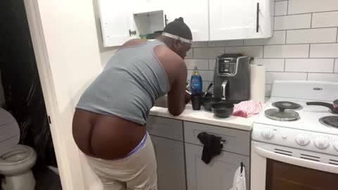 Snapshot of virgoincredible25 chatting on 8, 11, 2025 Elle Hood online show from 8, 11, 2025