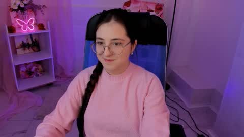 Snapshot of virtualvoyant chatting on 9, 11, 2025 your love online show from 9, 11, 2025