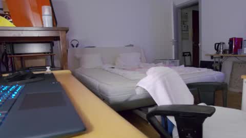 Snapshot of vitachef7 chatting on 2, 4, 2026 viahuer7 online show from 2, 4, 2026