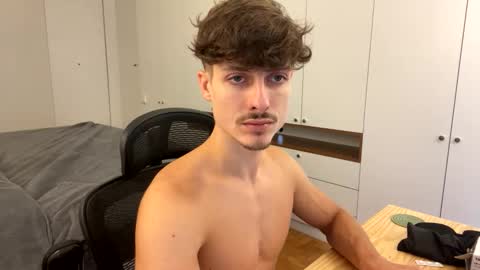 vitoraugustoxxx online show from 18, 12, 2025