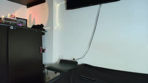 Snapshot of vitoriia_ chatting on 27, 9, 2025 vitoriia_ online show from 27, 9, 2025