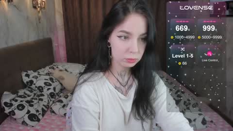 Snapshot of vivi__squirrel chatting on 25, 1, 2025 Vivi online show from 25, 1, 2025