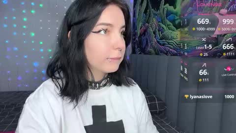 Snapshot of vivi__squirrel chatting on 15, 12, 2025 Vivi online show from 15, 12, 2025