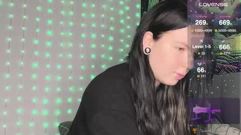 Snapshot of vivi__squirrel chatting on 14, 1, 2026 Vivi online show from 14, 1, 2026