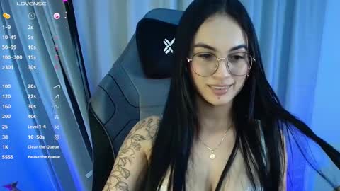 Snapshot of vivi_g chatting on 16, 12, 2025 Vivian online show from 16, 12, 2025