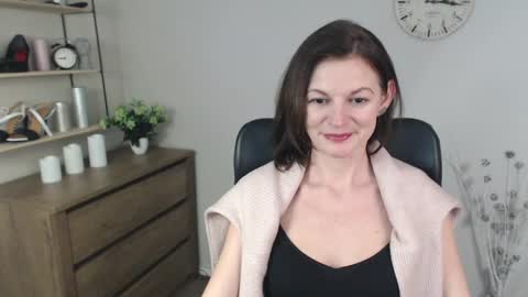 Snapshot of vivian_dream chatting on 13, 12, 2024 Vivian online show from 13, 12, 2024