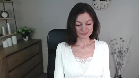 Snapshot of vivian_dream chatting on 8, 1, 2025 Vivian online show from 8, 1, 2025