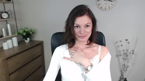 Snapshot of vivian_dream chatting on 8, 1, 2025 Vivian online show from 8, 1, 2025