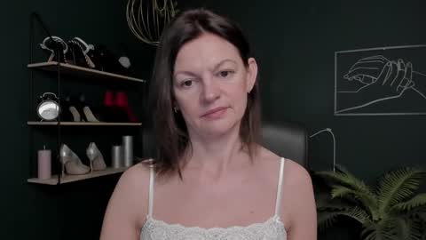 Vivian online show from 6, 11, 2025