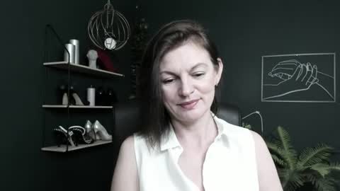 Snapshot of vivian_dream chatting on 9, 6, 2026 Vivian online show from 9, 6, 2026