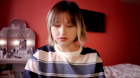 Snapshot of vivian_page chatting on 15, 12, 2025 Aurora online show from 15, 12, 2025