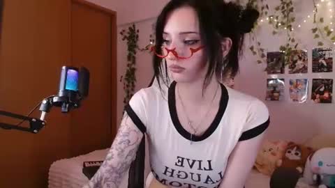 vivian_qwerty online show from 9, 7, 2026