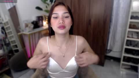 Snapshot of vivian_roberts chatting on 11, 11, 2025 Vivian online show from 11, 11, 2025