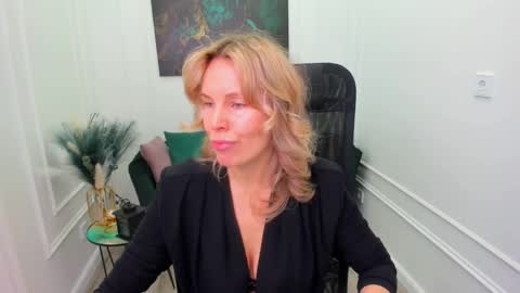 Snapshot of vivianlirei chatting on 23, 4, 2026 Sinti online show from 23, 4, 2026
